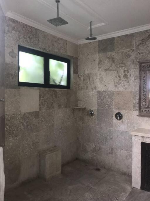 Apartment Spacious Private Pool Apartment-beachside